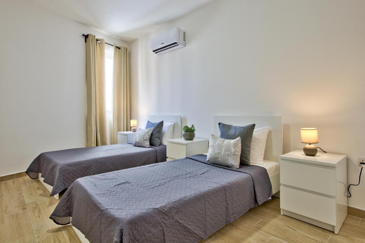 Sliema Duplex Penthouse With Sea Views & Private Terrace By Shortletsmalta Apartment Exterior photo