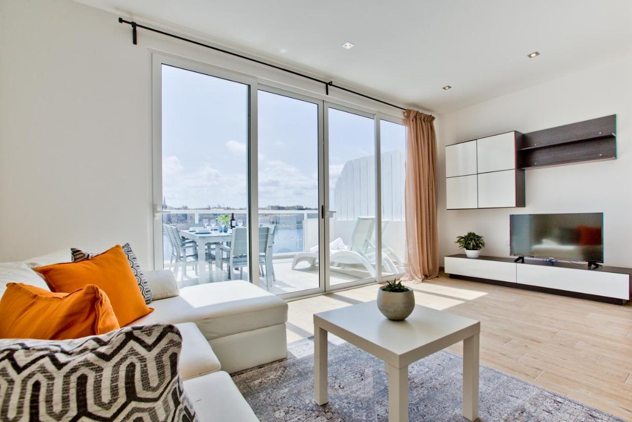 Sliema Duplex Penthouse With Sea Views & Private Terrace By Shortletsmalta Apartment Exterior photo