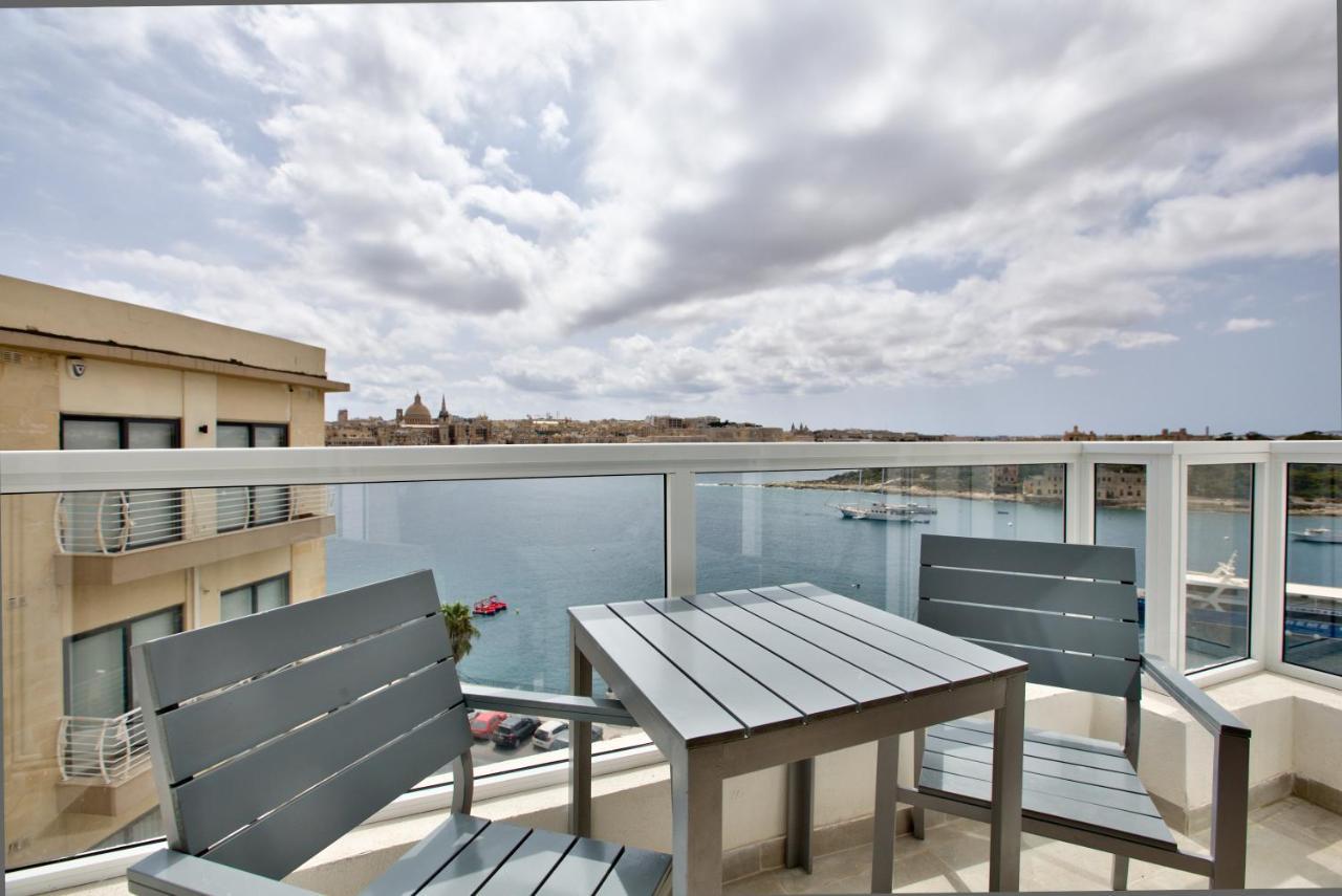 Sliema Duplex Penthouse With Sea Views & Private Terrace By Shortletsmalta Apartment Exterior photo