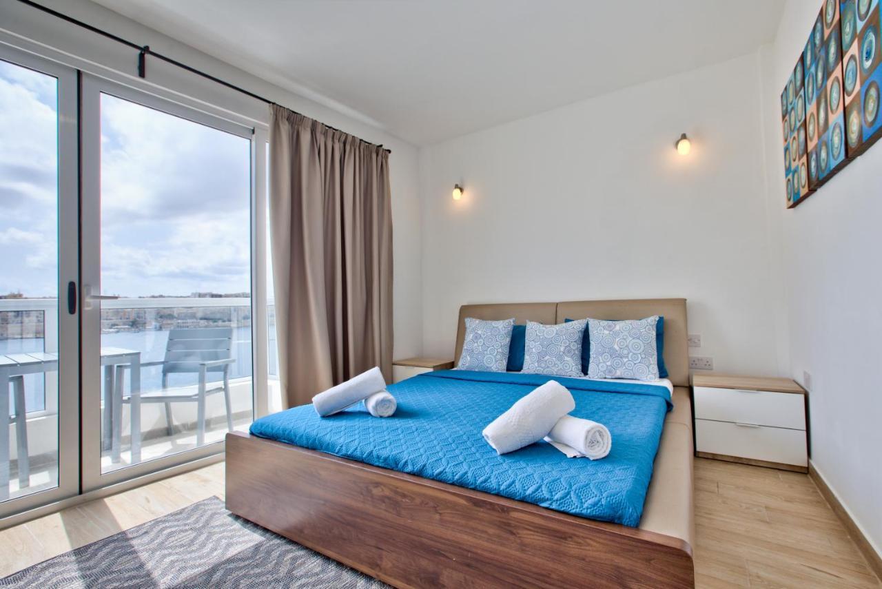 Sliema Duplex Penthouse With Sea Views & Private Terrace By Shortletsmalta Apartment Exterior photo
