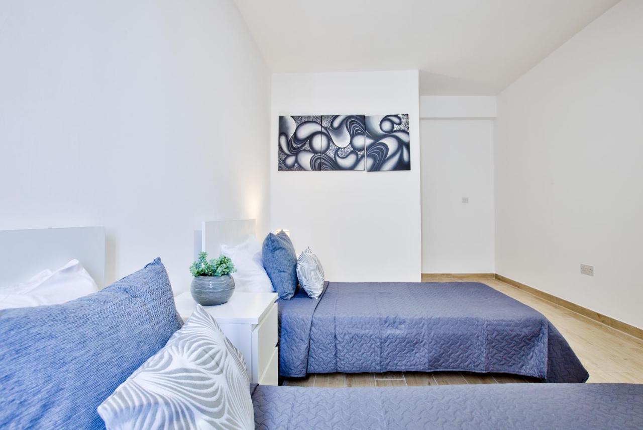 Sliema Duplex Penthouse With Sea Views & Private Terrace By Shortletsmalta Apartment Exterior photo