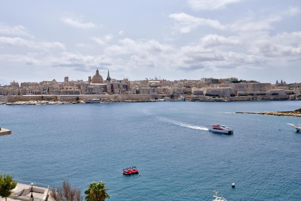 Sliema Duplex Penthouse With Sea Views & Private Terrace By Shortletsmalta Apartment Exterior photo