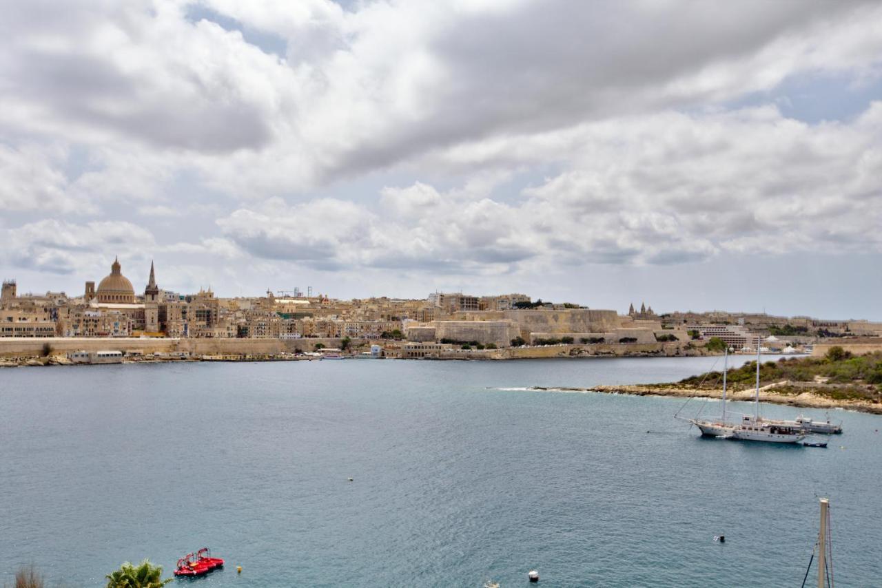 Sliema Duplex Penthouse With Sea Views & Private Terrace By Shortletsmalta Apartment Exterior photo