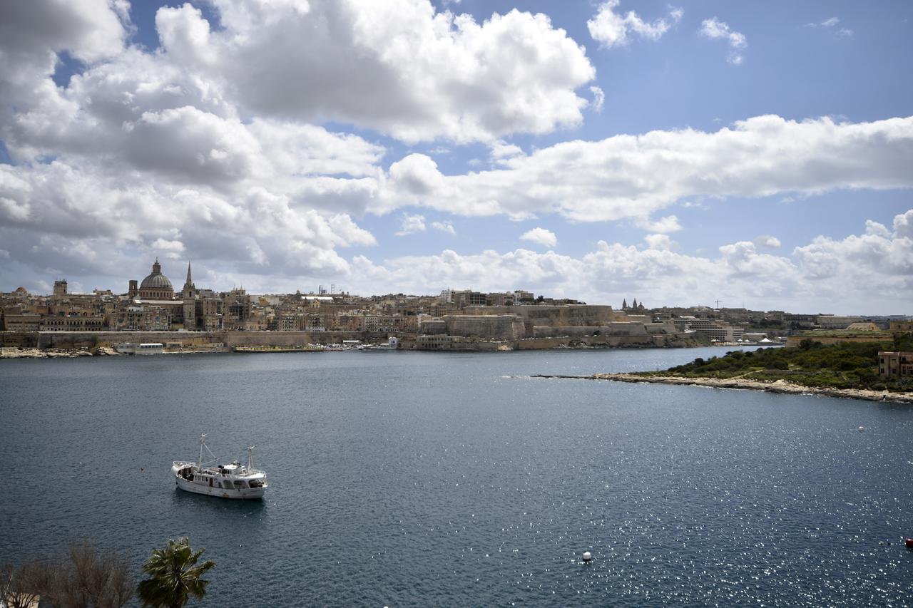 Sliema Duplex Penthouse With Sea Views & Private Terrace By Shortletsmalta Apartment Exterior photo